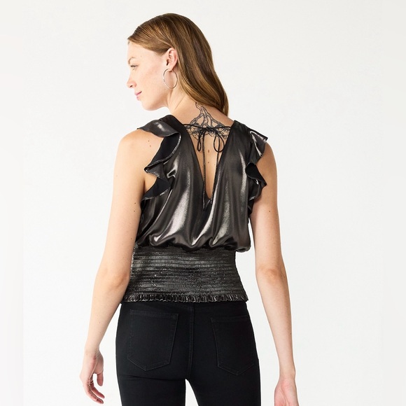 Metallic Sleeveless Blouse - Picture 3 of 4